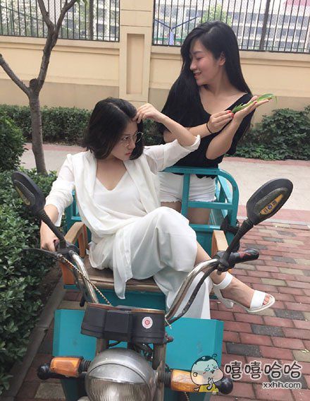 宁愿坐在三轮车里笑,也不要在保时捷里哭_百田