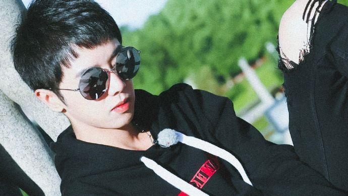 【图片】华晨宇近照